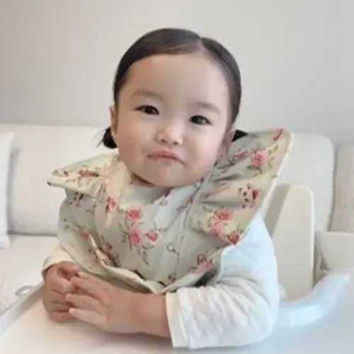 아기 턱받이 이유식 턱받이 방수 자기주도 신생아 베이비 빕 프릴 1+1